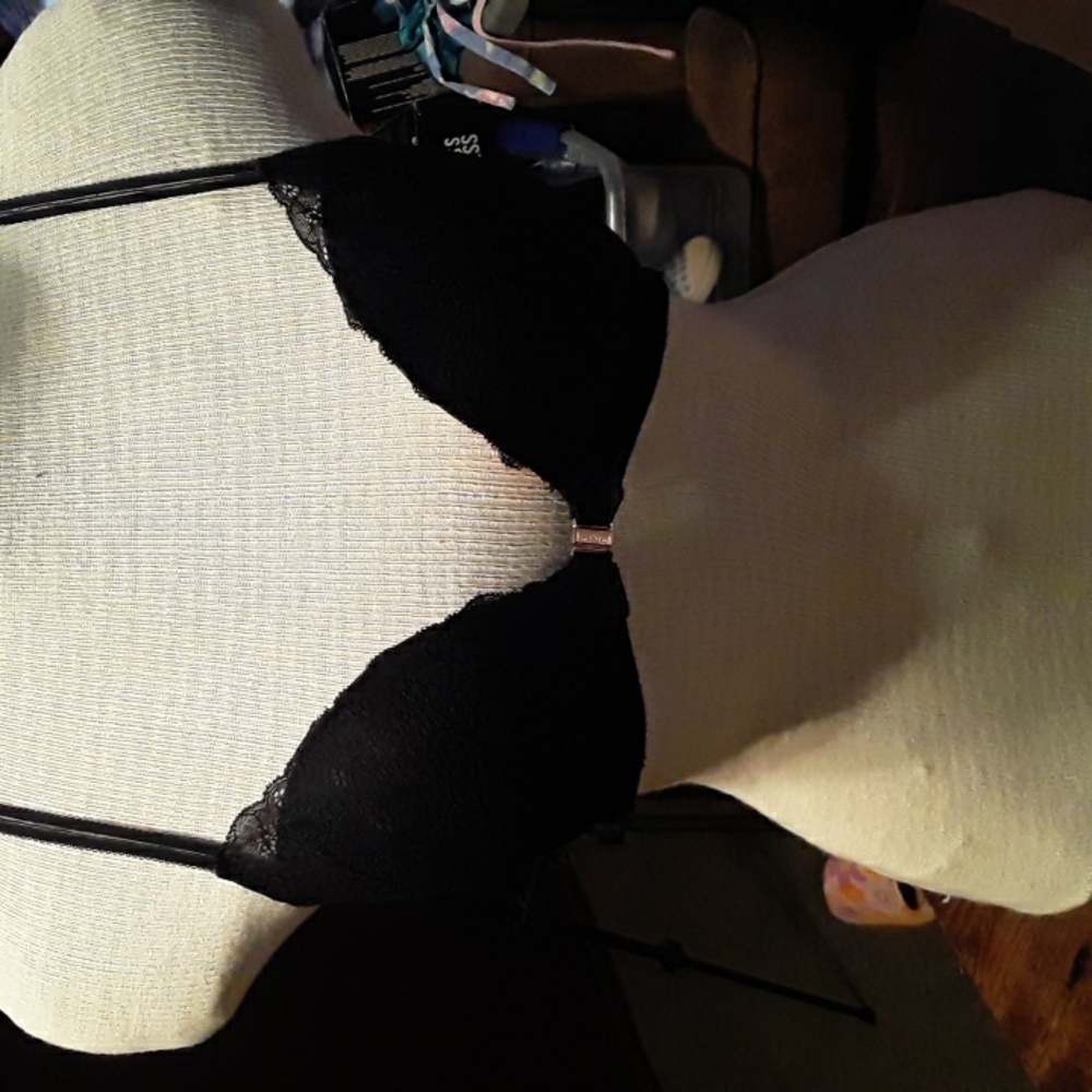 34C Victoria's Secret Gorgeous Black Lace Halter Style Sexy Padded Underwire Bra